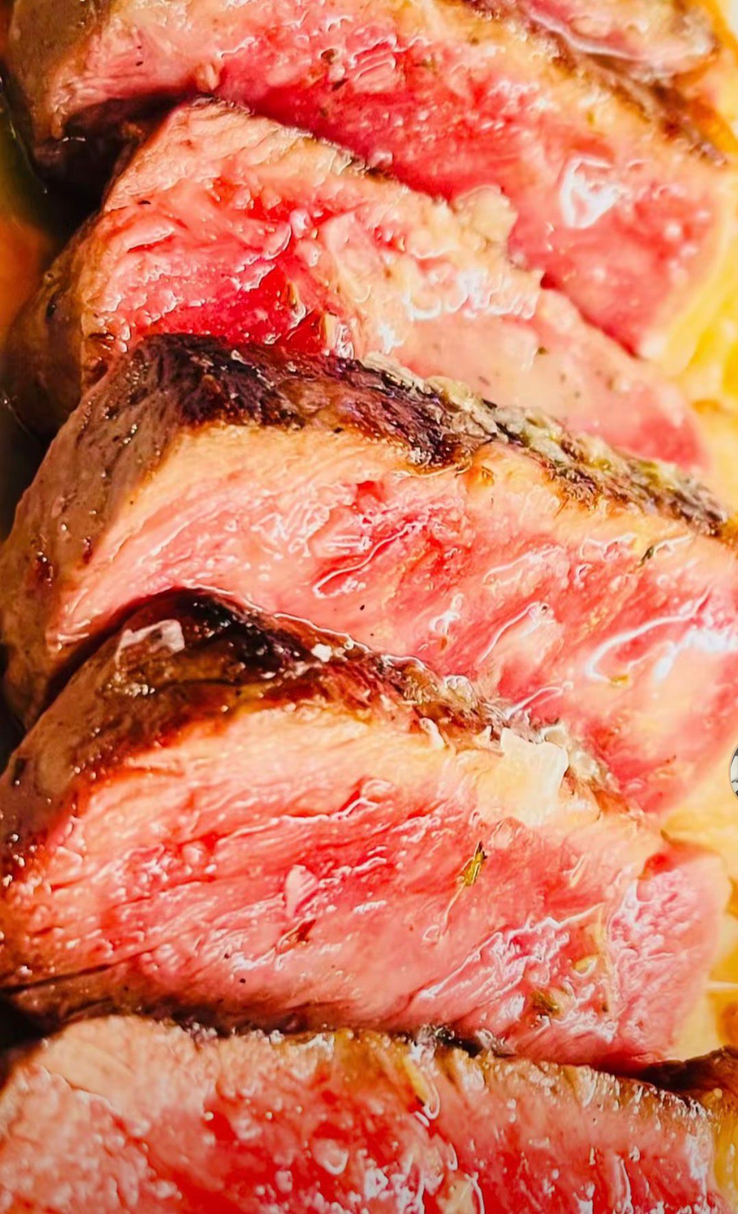 Carne a la brasa recién cortada — Asador Los Lobos Algarrobo Málaga